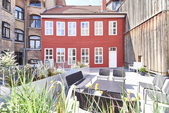 32_Aussenansicht-Dachterrasse_OG1.jpg 