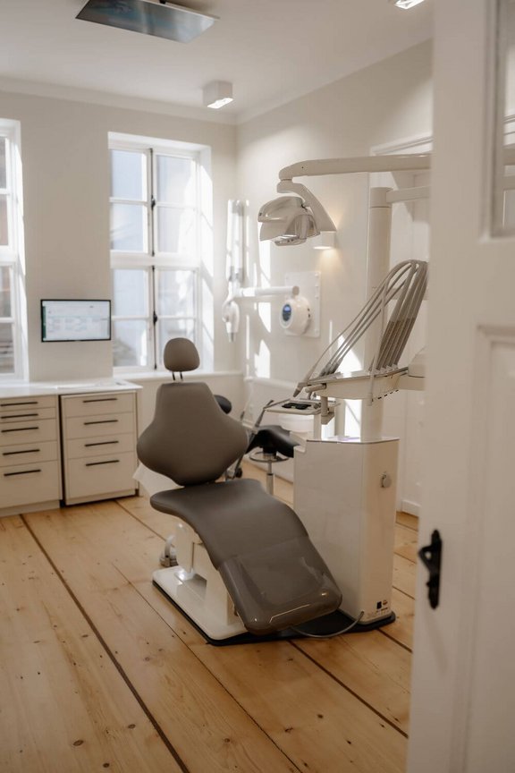 behandlungsstuhl.jpg 